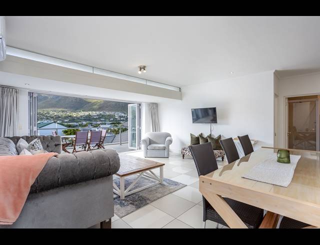 2 BEDROOM APARTMENT TO LET IN HOUT BAY CENTRAL
